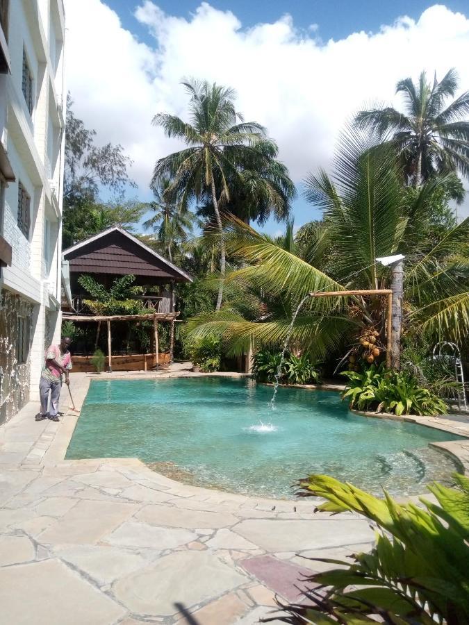 Ziwa Beach Resort แบมเบอรี ภายนอก รูปภาพ