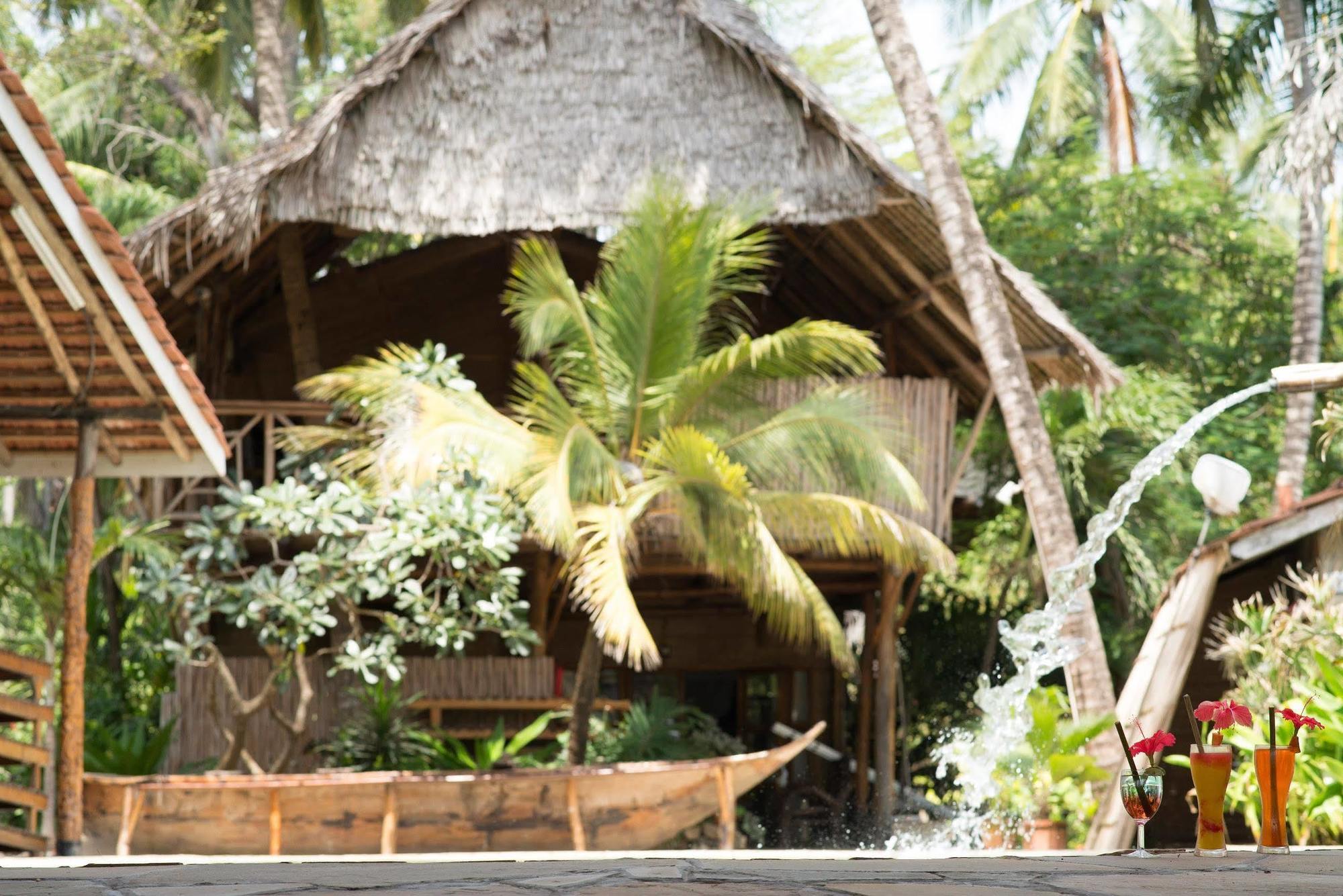 Ziwa Beach Resort แบมเบอรี ภายนอก รูปภาพ